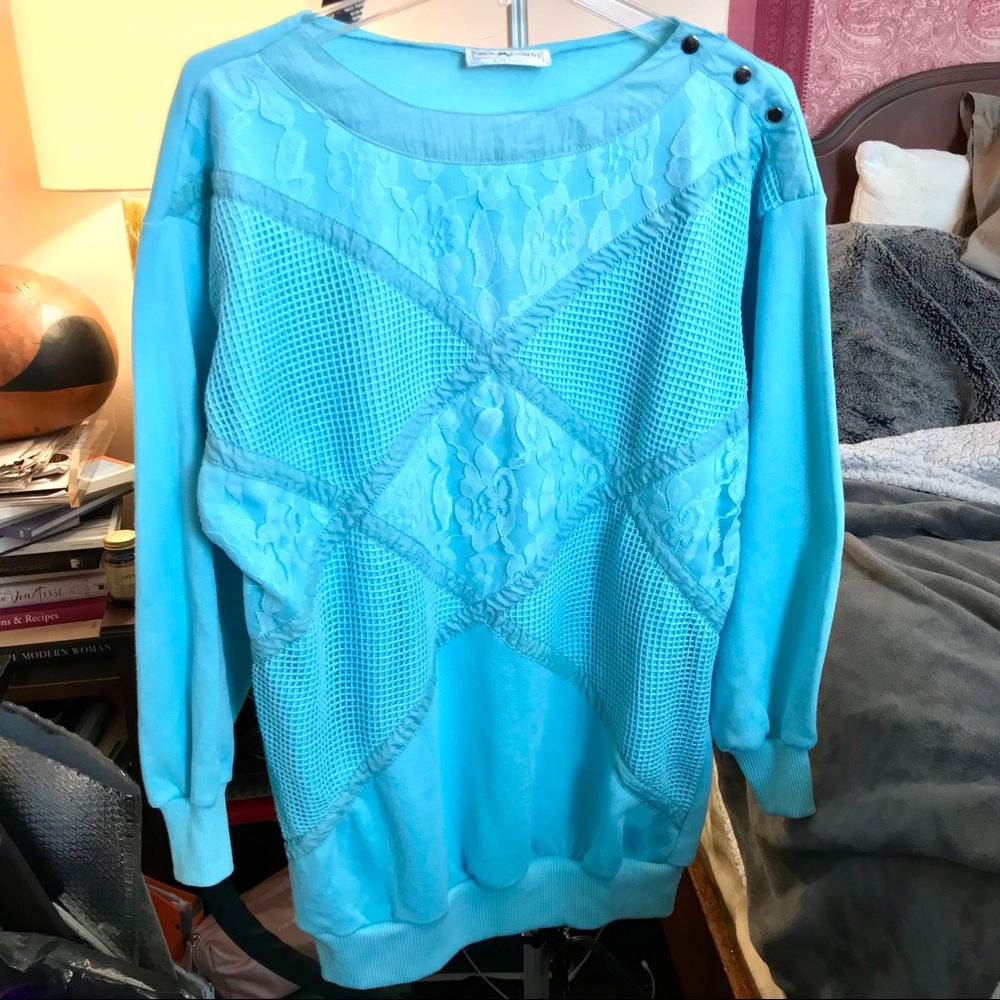 SALE!! CUTEST Vintage Sky Blue 80s Sweatshirt XS-L